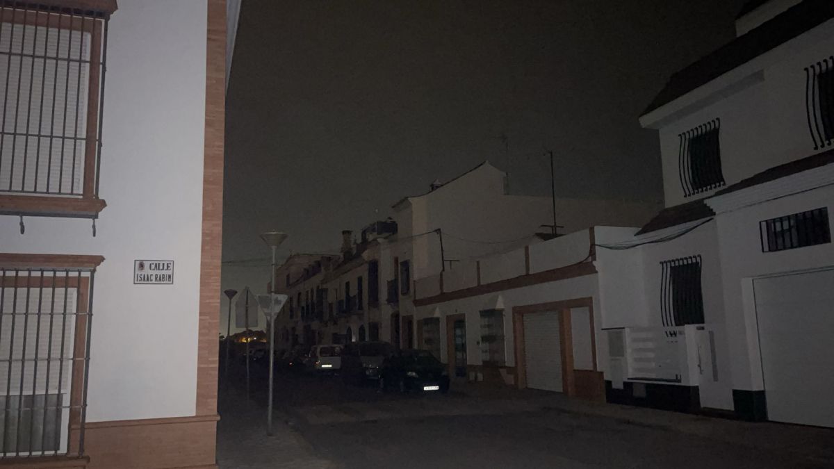 Una de las calles palaciegas afectadas por el corte eléctrico durante las dos últimas noches.