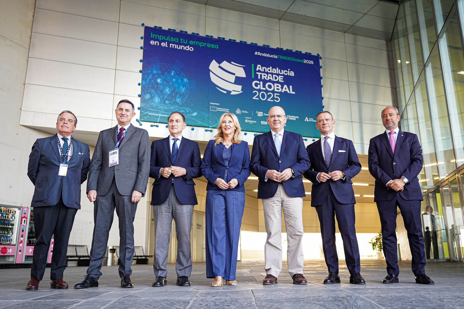 La consejera de Economía, Carolina España, junto al resto de autoridades presentes en el acto inaugural de la vigésima edición de Andalucía Trade Global.