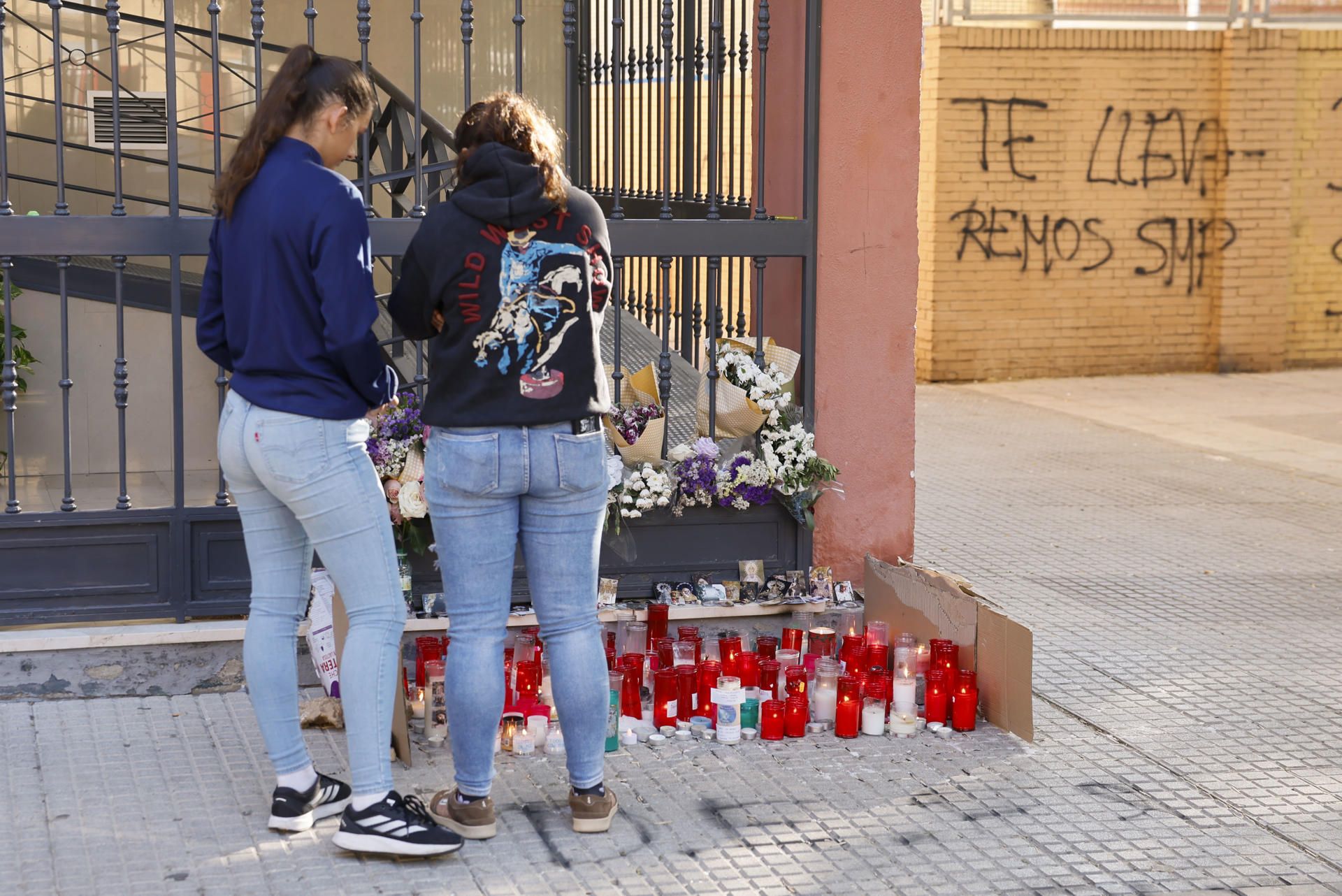 Concentración en apoyo a Sandra en Sevilla.