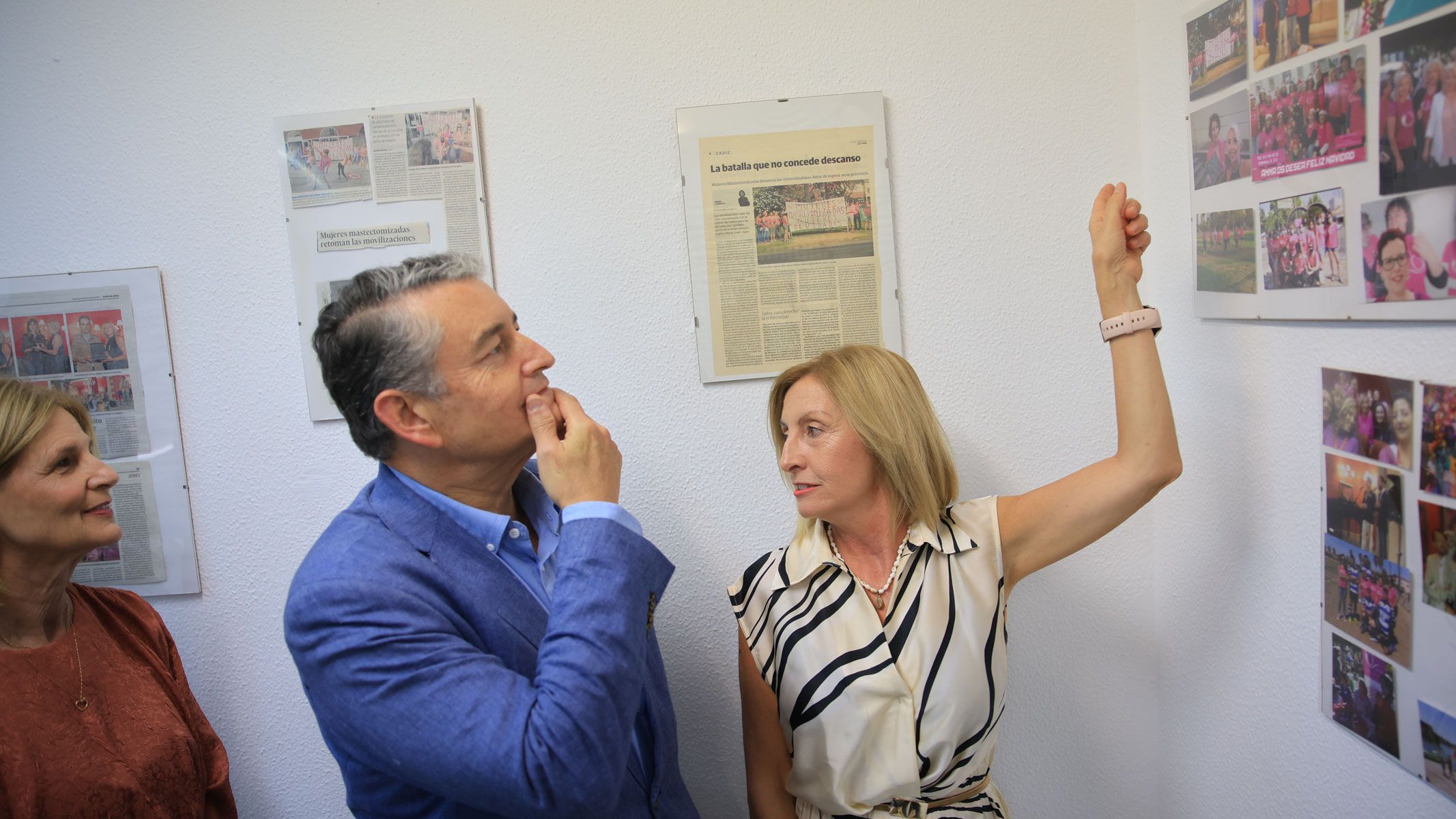 El consejero de Sanidad, Presidencia y Emergencias de la Junta de Andalucía, Antonio Sanz, en Jerez, en la sede de la asociación Amma.