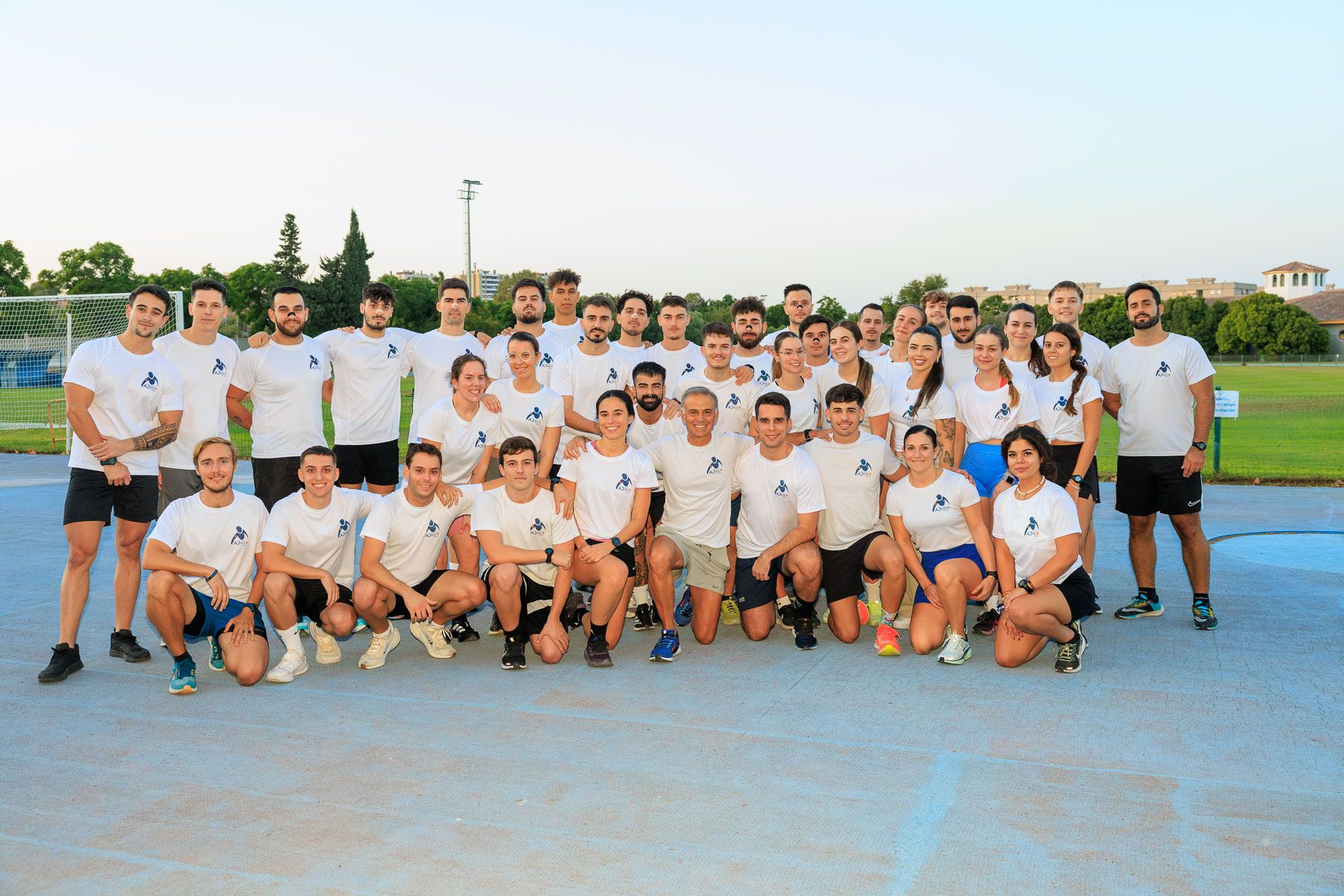 Foto grupal de los estudiantes de la Academia Ajpol de Jerez que se presentan a las oposiciones.
