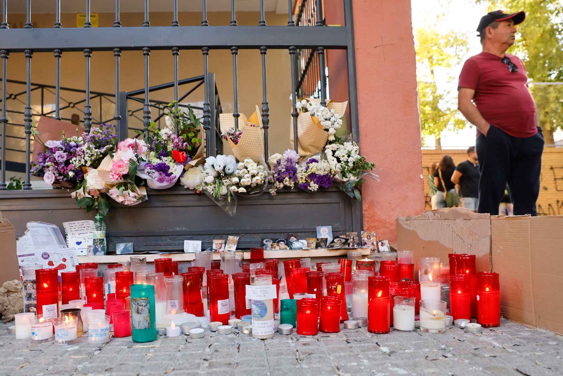 Un pequeño altar improvisado en la vivienda de Sandra.   FOTO: EFE/ Jose Manuel Vidal