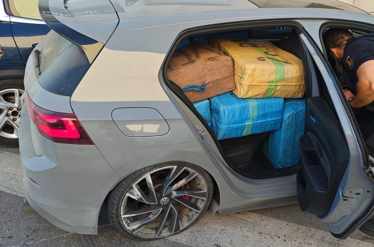 Imagen del coche interceptado. Imagen del coche interceptado.