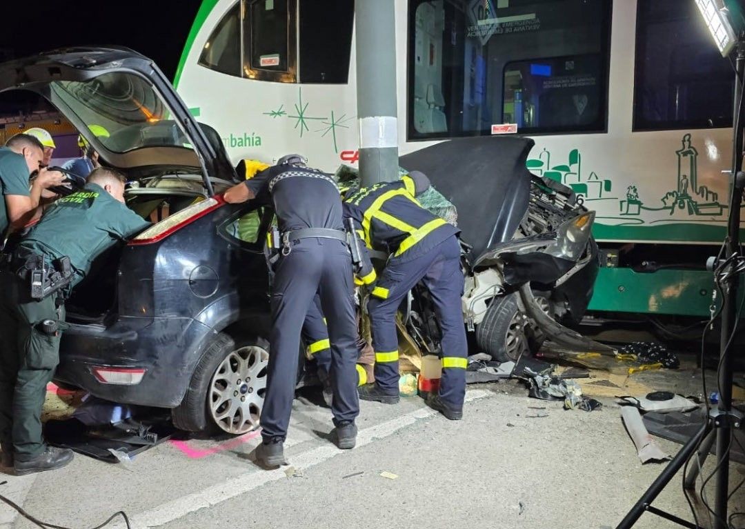 Rescate del joven por la noche.