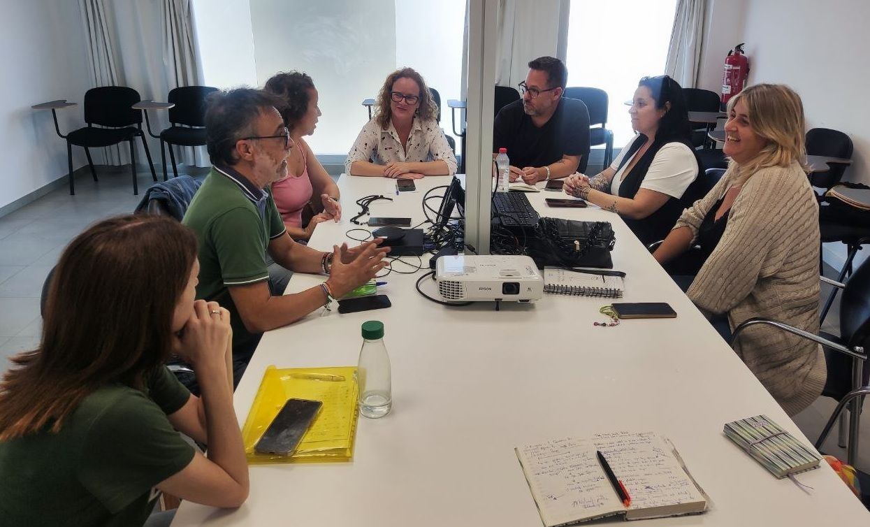 Reunión de Adelante con las delegadas sindicales de The Phone House.