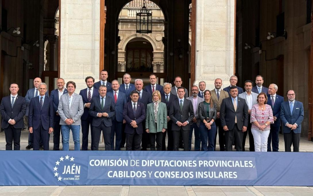 Representantes institucionales tras la cita de la FEMP en Jaén.