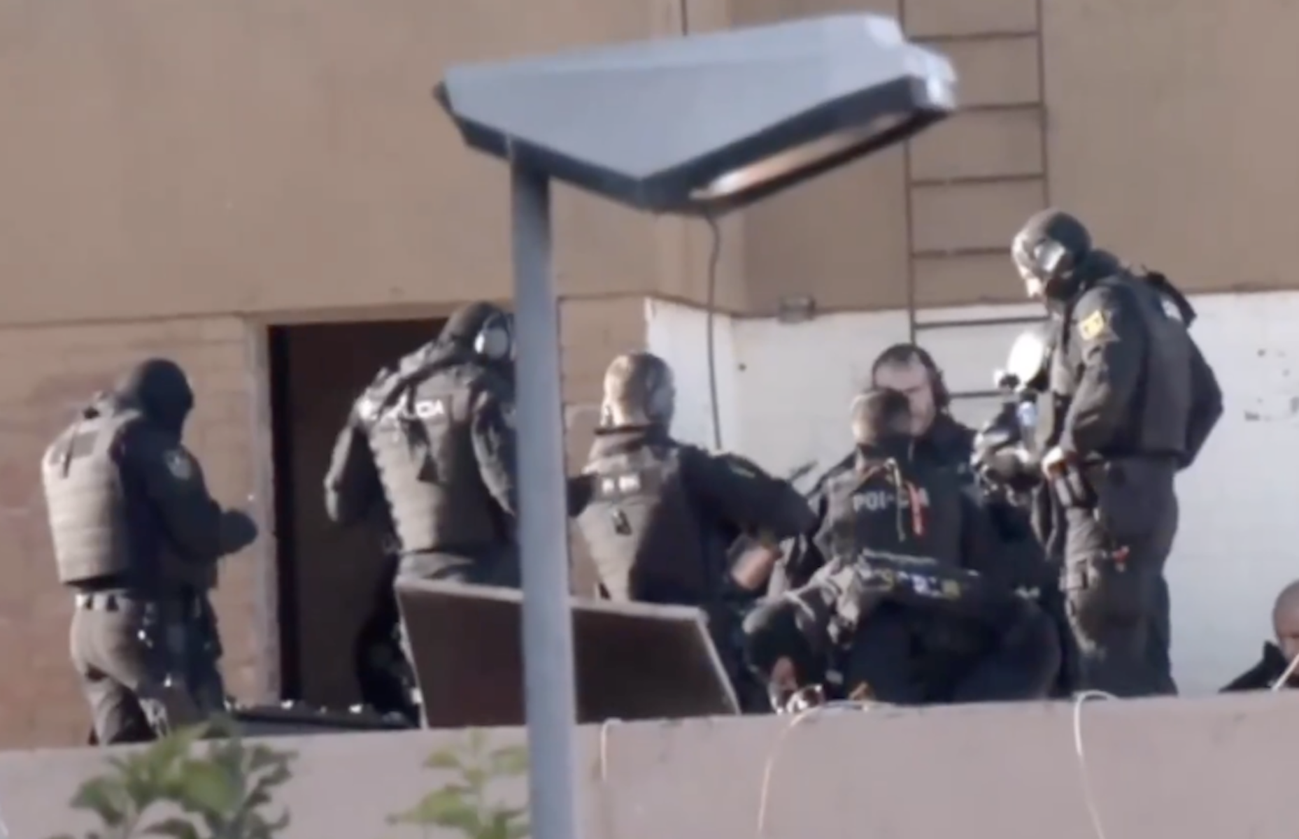 Operativo de la Policía Nacional en Brenes, Sevilla, emitido en 'Andalucía Directo'. Operativo de la Policía Nacional en Brenes, Sevilla, emitido en 'Andalucía Directo'.