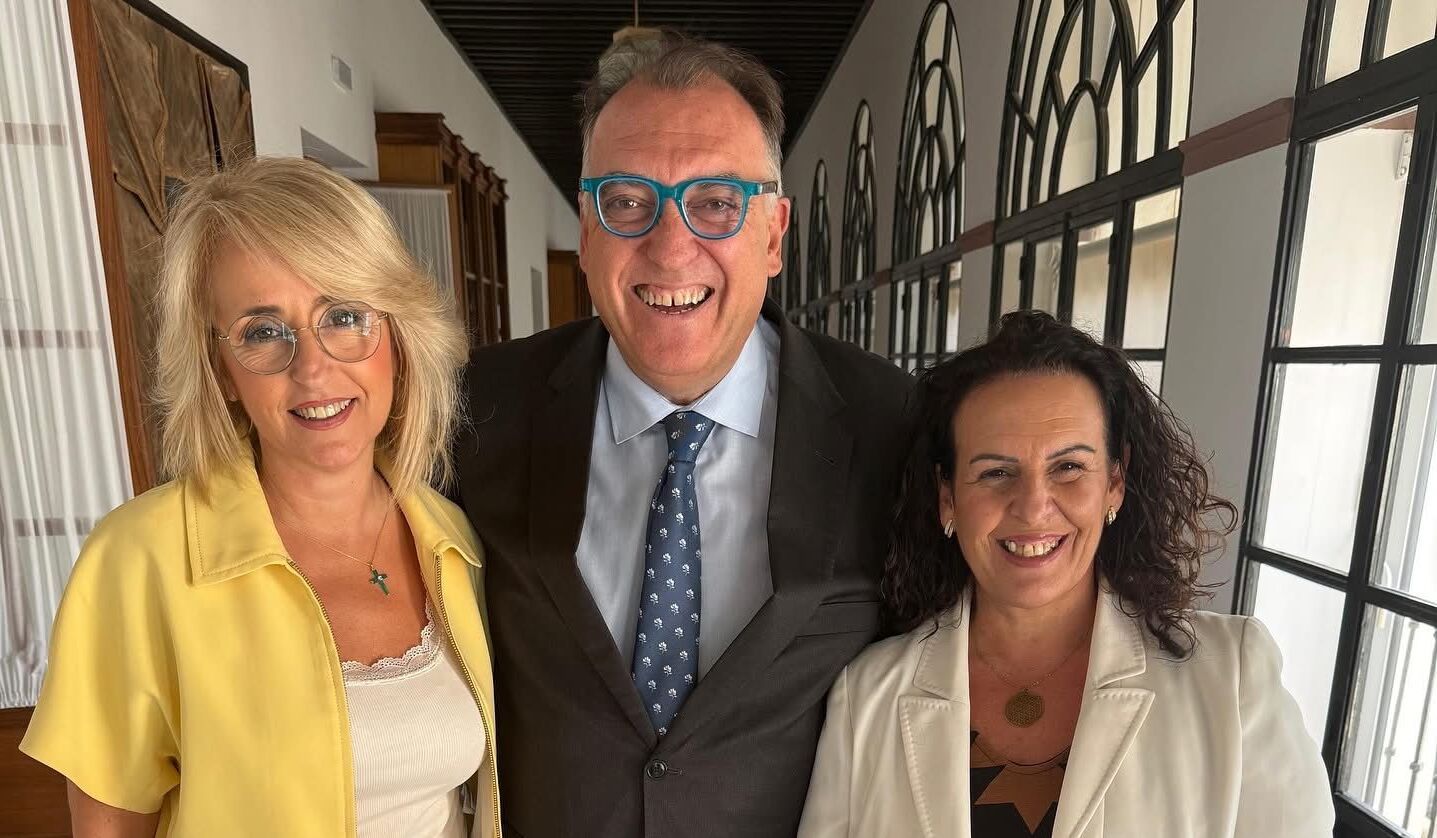 Arturo Bernal, Pilar Pintor y Ascen Hita, en el Parlamento andaluz.