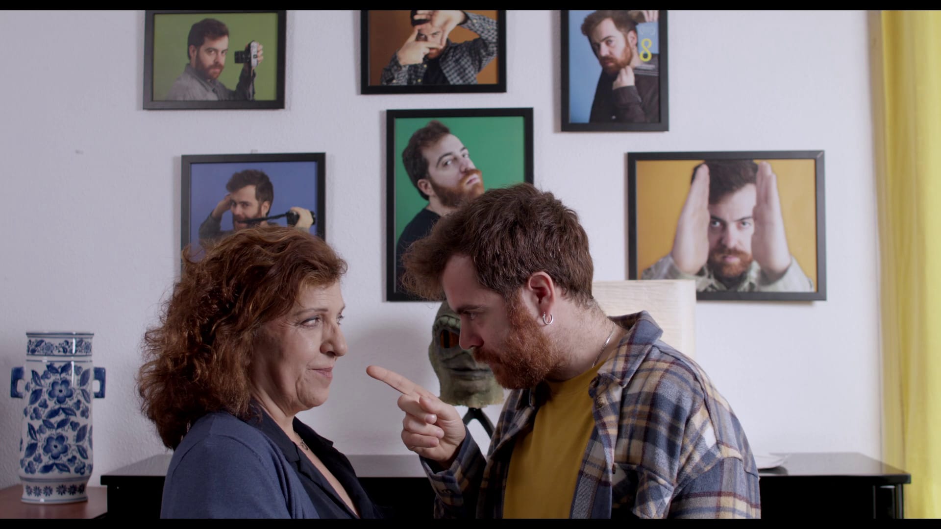 Montse Torrent y Adrián Pino en una escena de 'Coraje'.