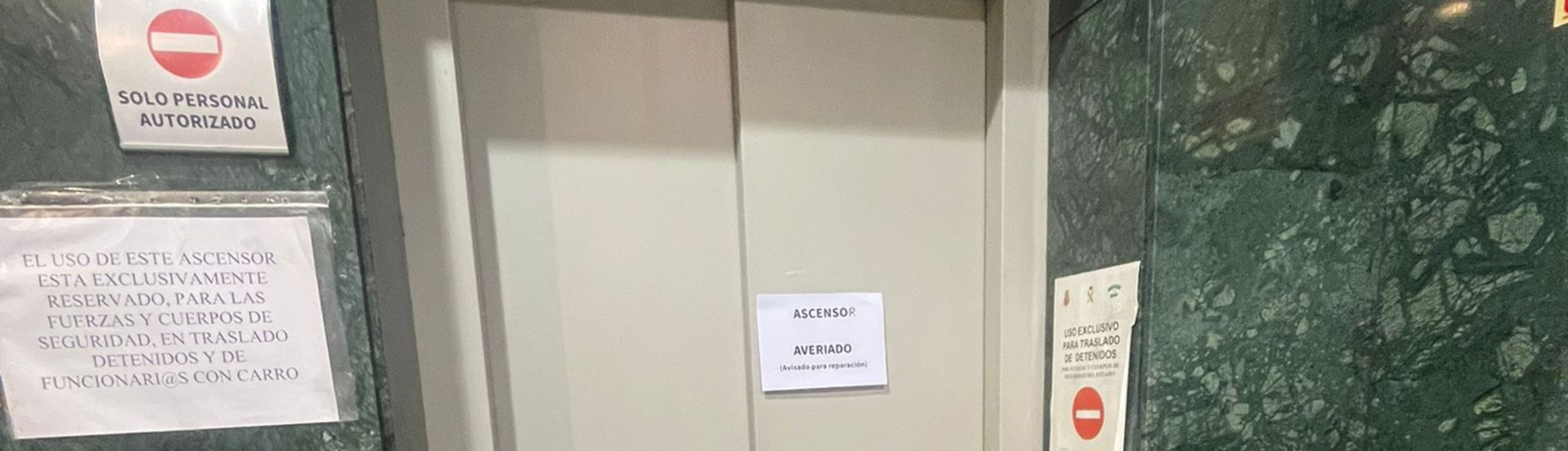 Ascensor averiado de los juzgados de Sevilla.