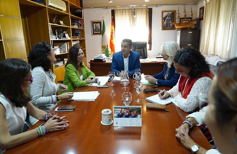 La reunión de la consejera en Barbate. La reunión de la consejera en Barbate.