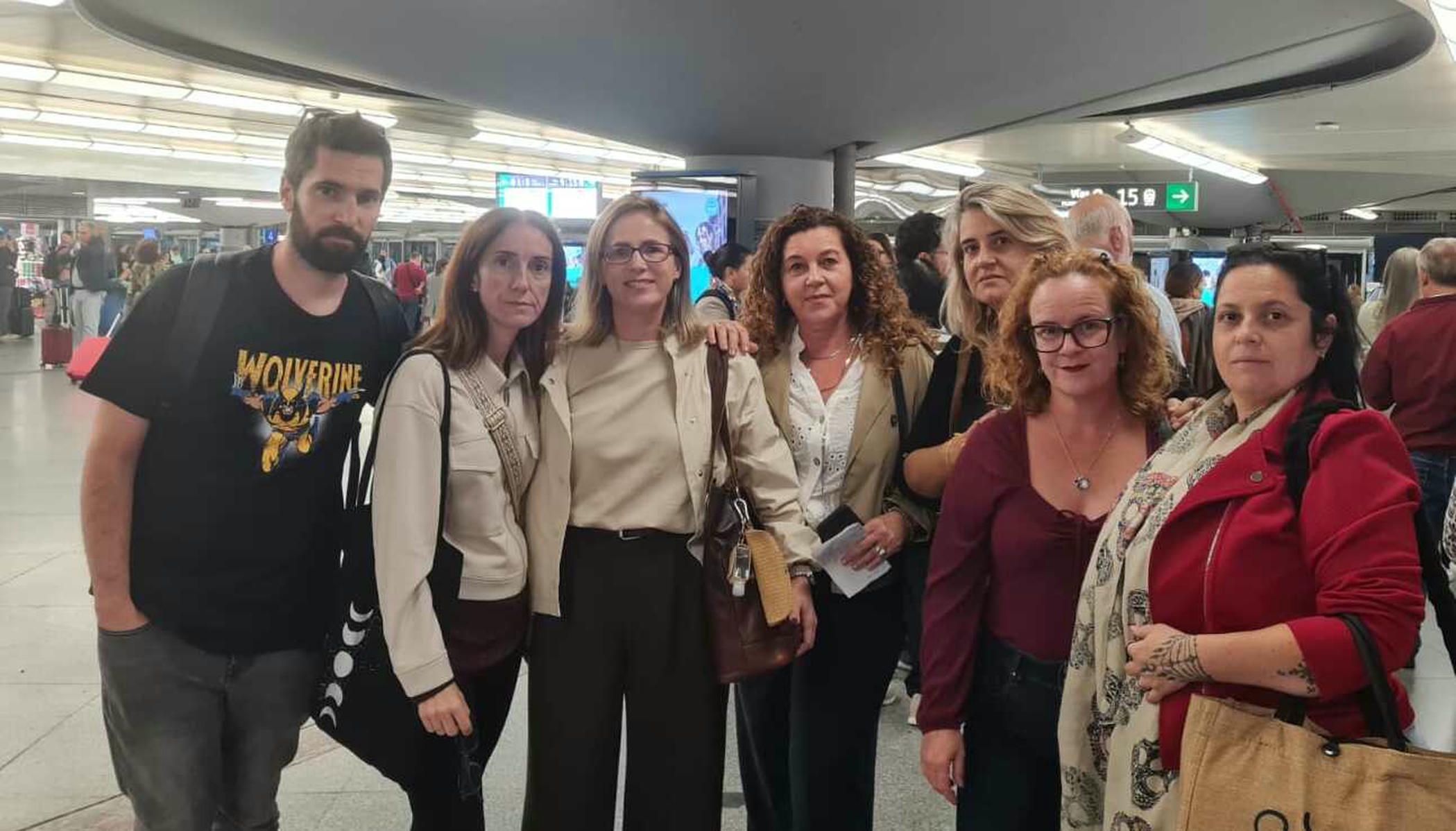 La representación de los trabajadores, en el estación de Atocha de Madrid.