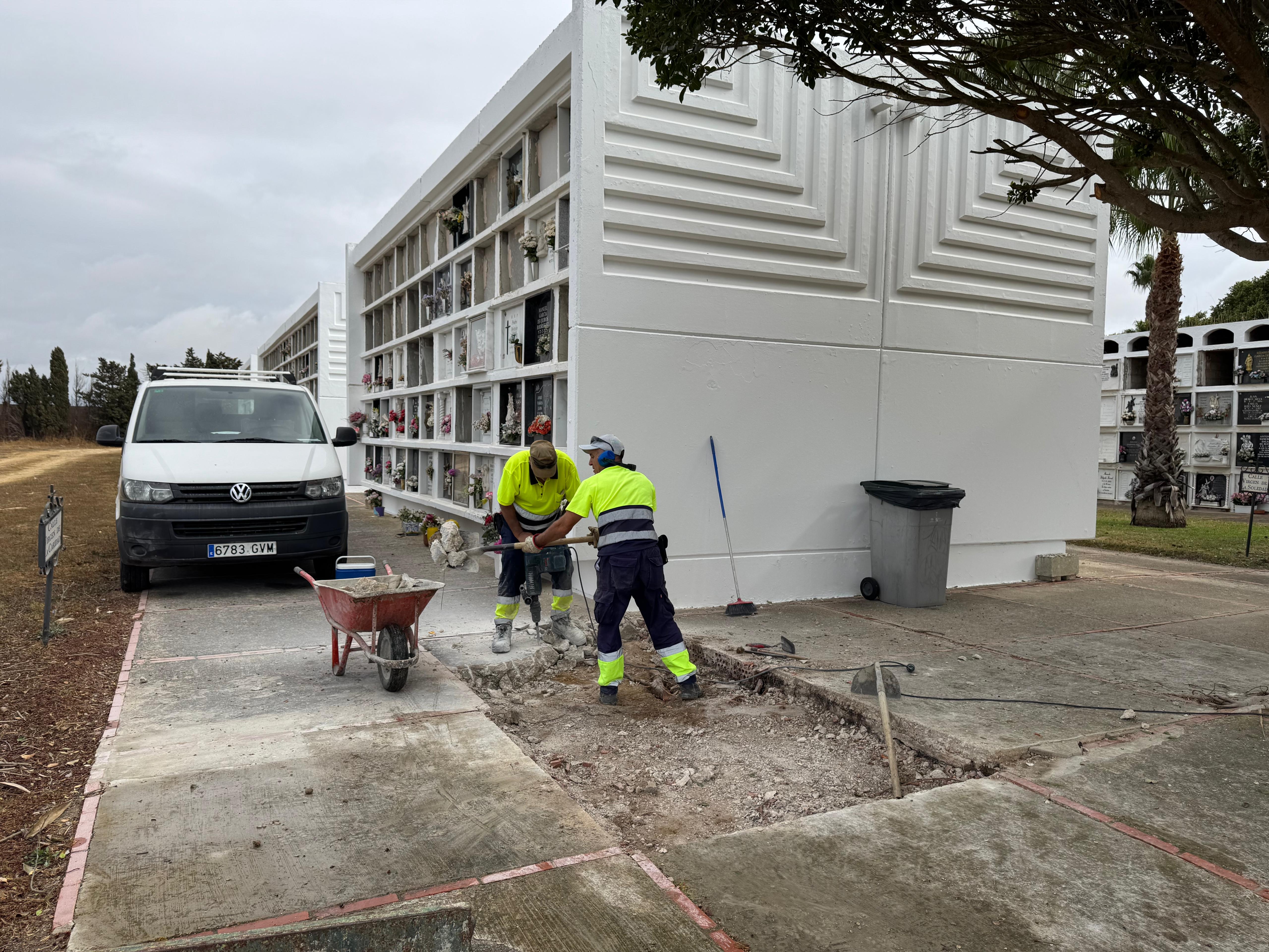 Mejoras en el cementerio municipal de Rota.