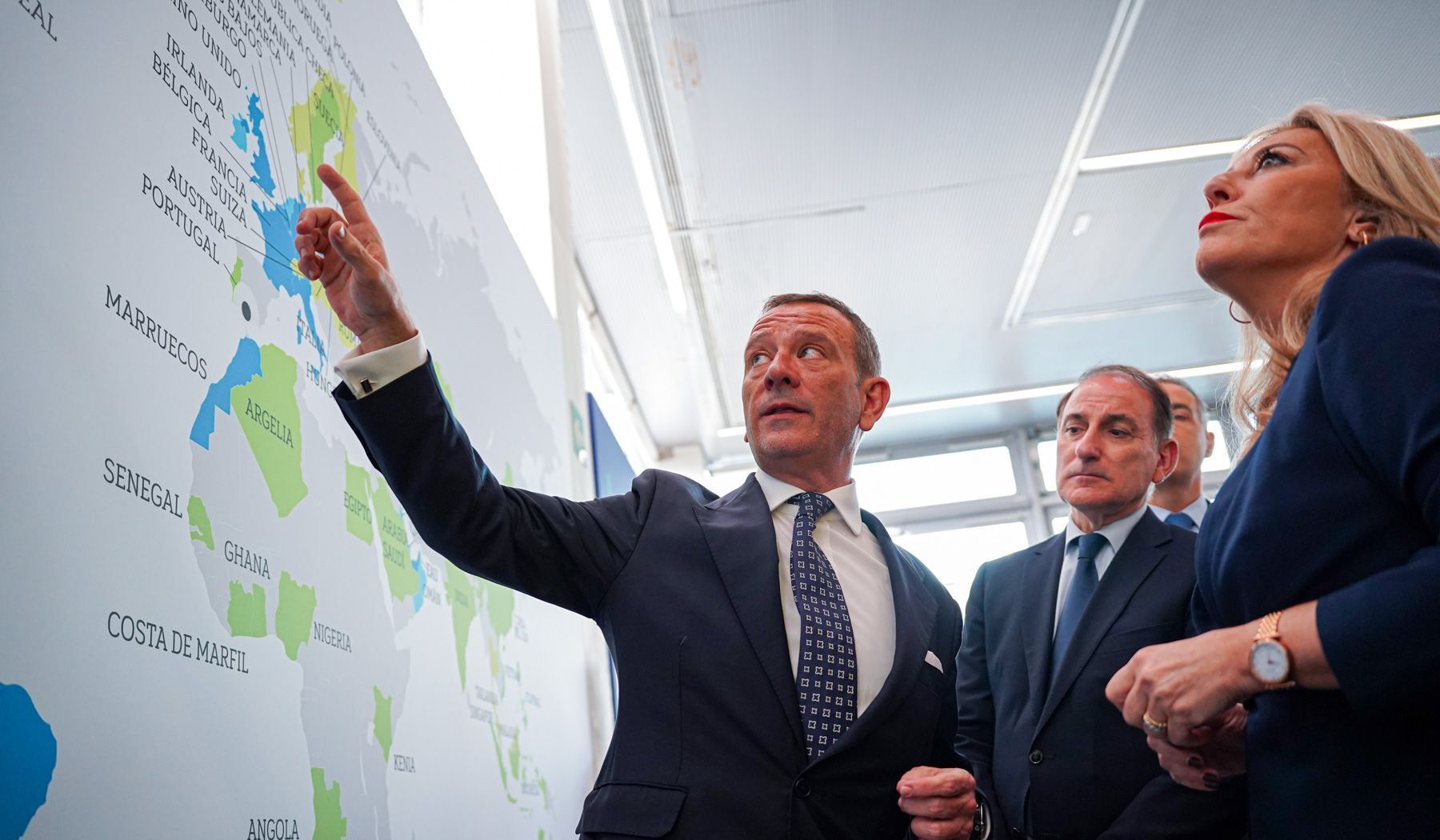 Antonio Castro, director general de Andalucía Trade, con la consejera Carolina España.