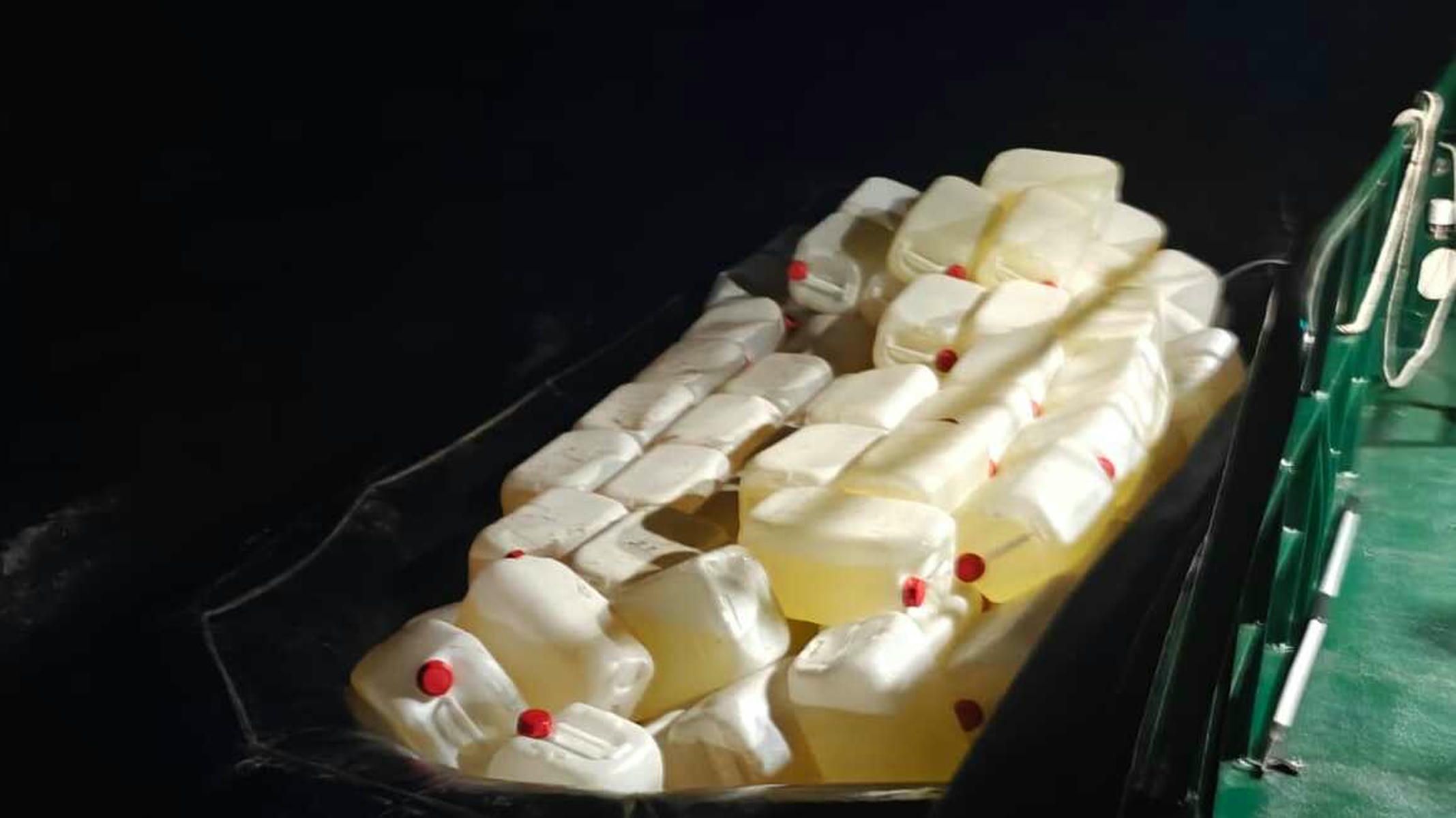 En Sanlúcar se ha intervenido una recreativa con 35 petacas en su interior.