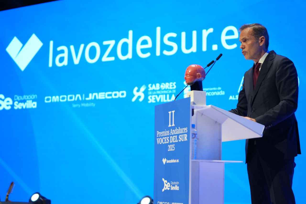 Eduardo Pérez-Serrera, presidente y consejero delegado de Grupo Terry Automoción, durante su intervención tras recoger el Premio Voces del Sur al Emprendimiento.