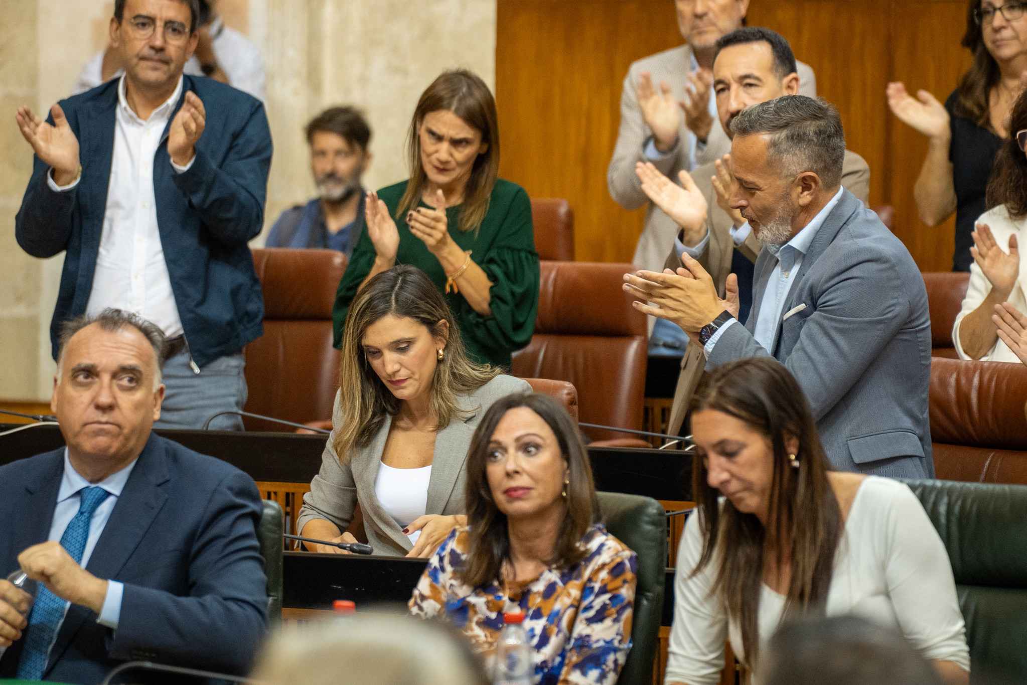 María Márquez, aplaudida por sus compañeros.   FOTO: Miguel Ángel Junquera