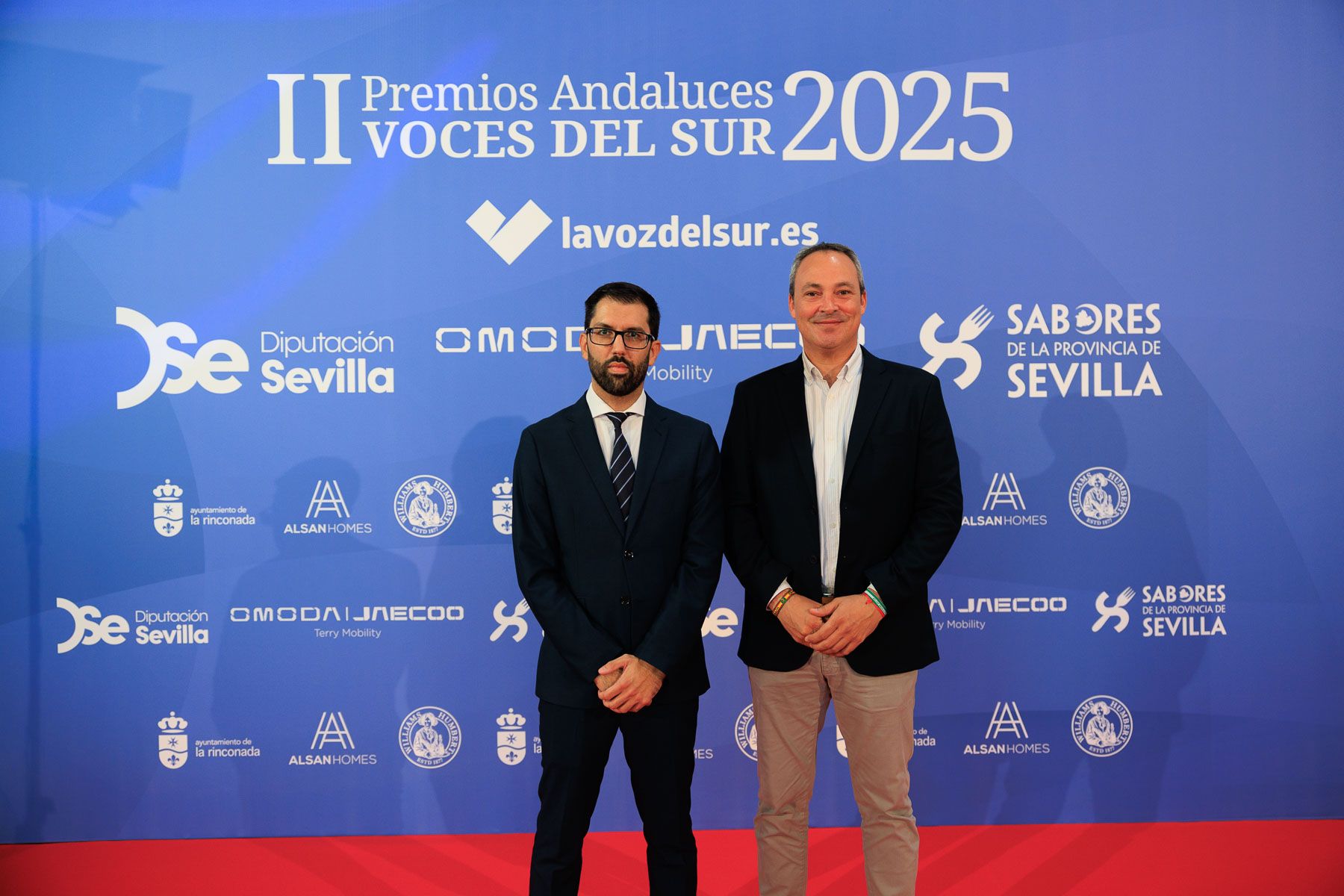 El director de contenidos de lavozdelsur.es, Francisco Romero, con Andrés Díaz, presidente del Consorcio de Aguas de la Zona Gaditana.