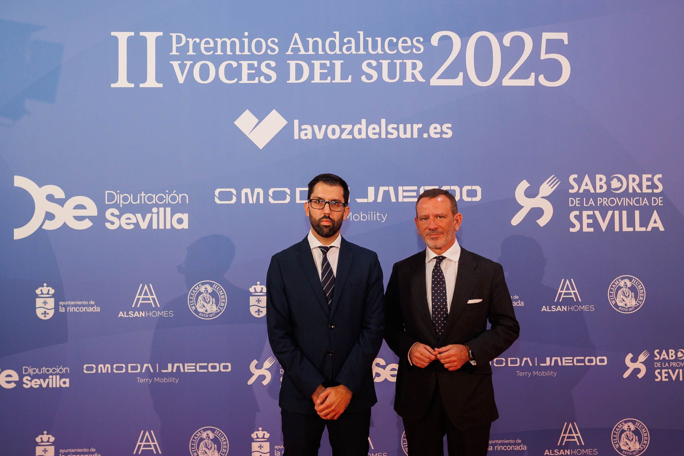El director de lavozdelsur.es, Francisco Romero, con Antonio Castro, director general de Andalucía Trade.