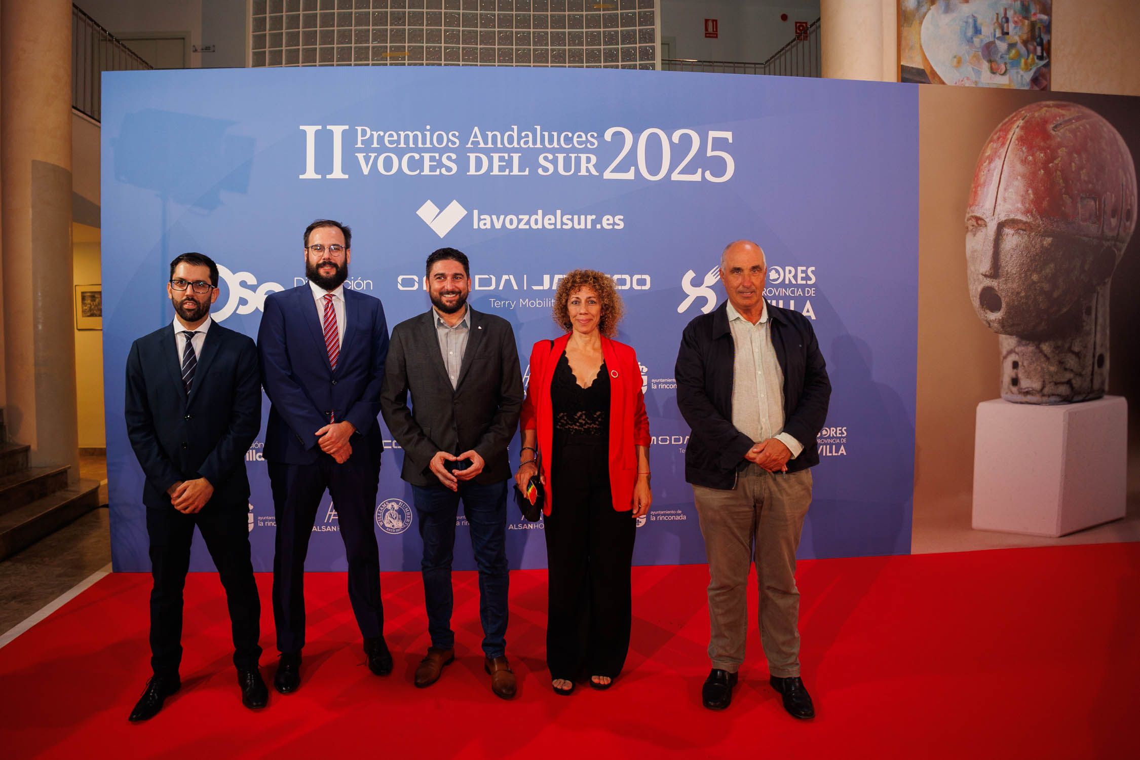 Francisco Romero, director del periódico, Pablo Fdez Quintanilla, subdirector de lavozdelsur.es, Ismael Sánchez, portavoz de IU en el Ayuntamiento de Sevilla, con dos compañeros de partido.