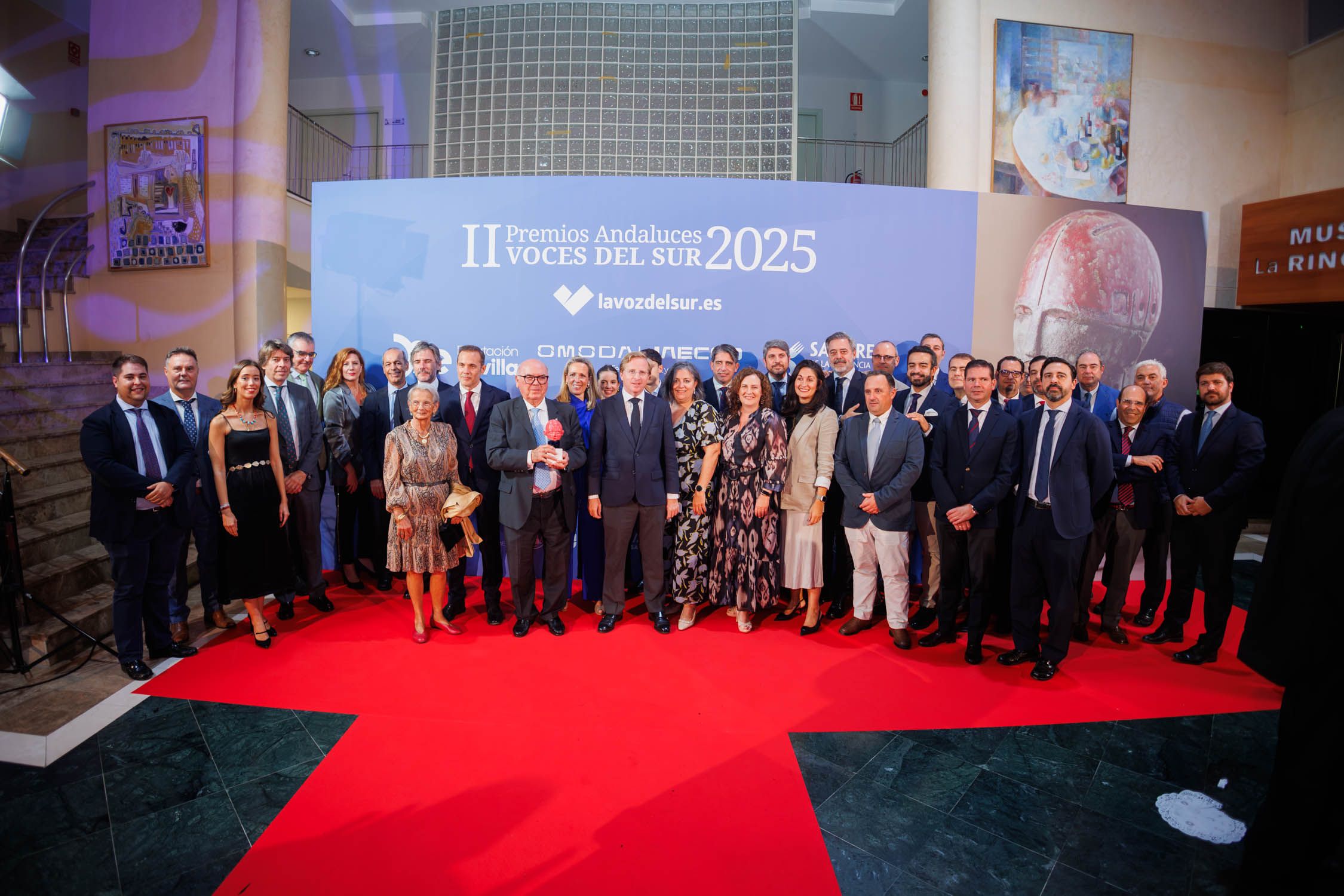 Eduardo Perez-Serrera Rodriguez, presidente de Grupo Terry Automoción, con parte de su equipo y su familia. Eduardo Perez-Serrera Rodriguez, presidente de Grupo Terry Automoción, con parte de su equipo y su familia.