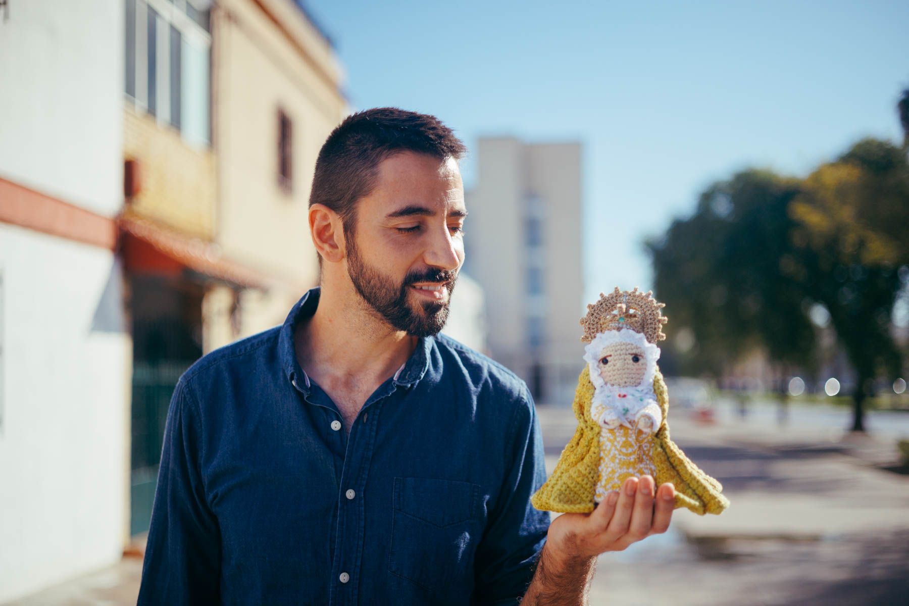 Julio Heras, el jerezano que teje imágenes religiosas.