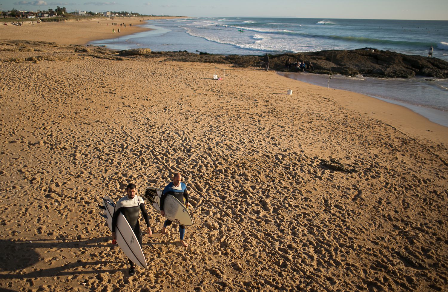 Surfistas en El Palmar, en una imagen de archivo. FOTOS: JUAN CARLOS TORO