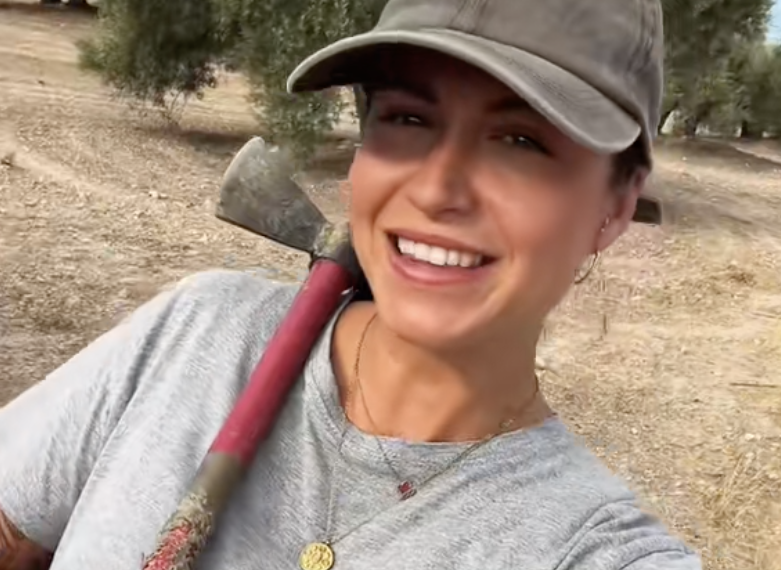 Paula, la joven influencer agricultora. Paula, la joven influencer agricultora.