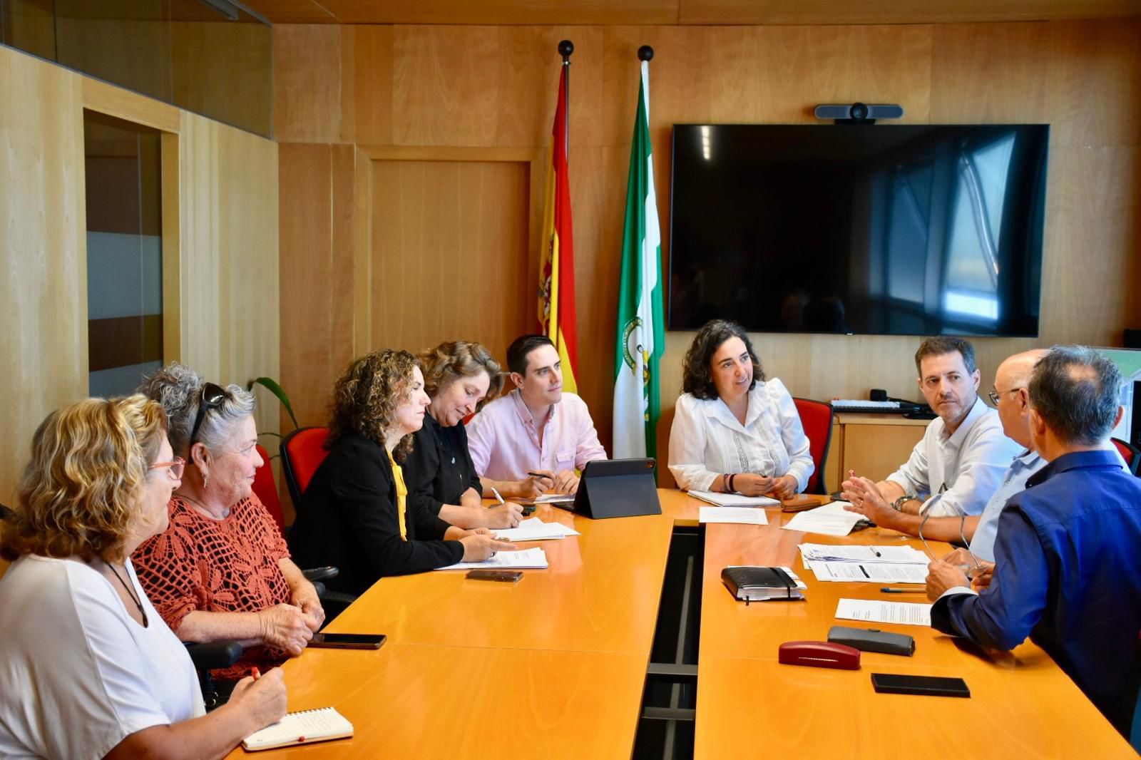 Reunión de Junta y Ayuntamiento con la plataforma A 2004.