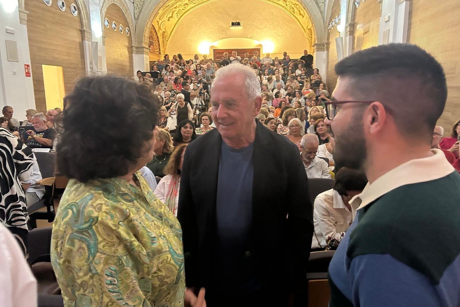 El cantautor Víctor Manuel, en Sanlúcar.