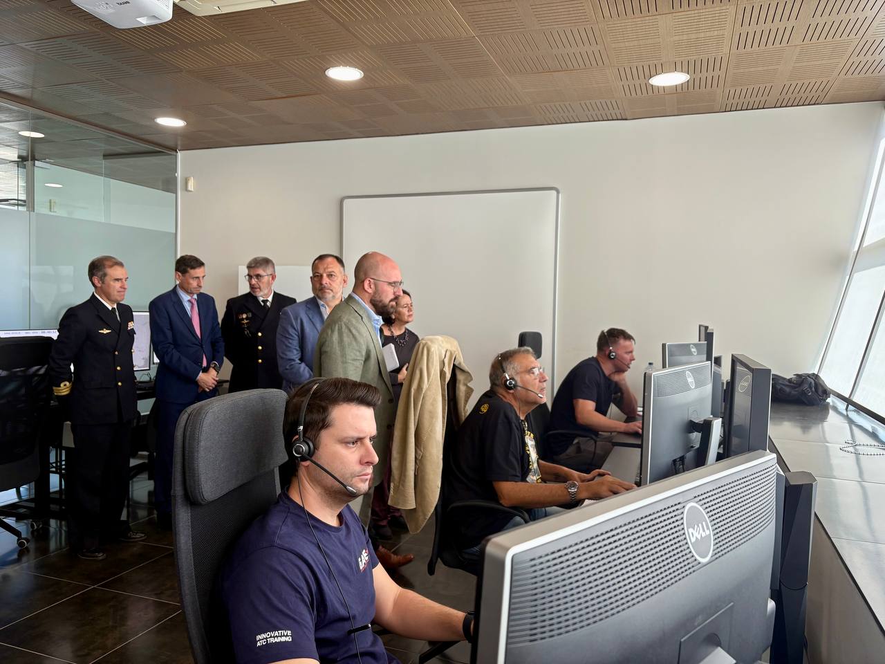 En los puestos de simulación.