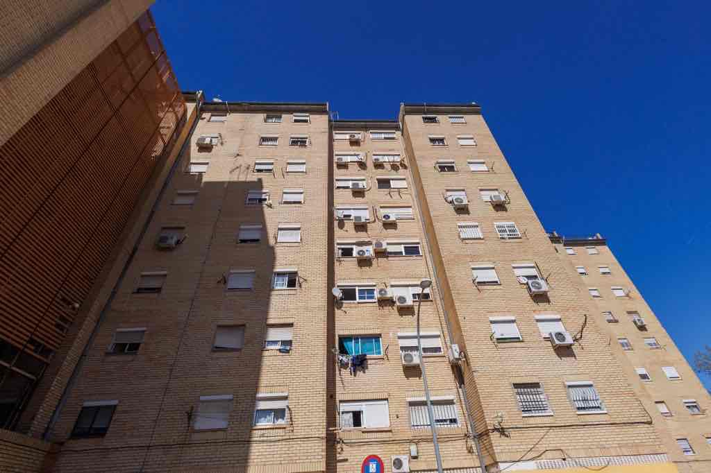 Una bloque de viviendas del Mopu, en Jerez.