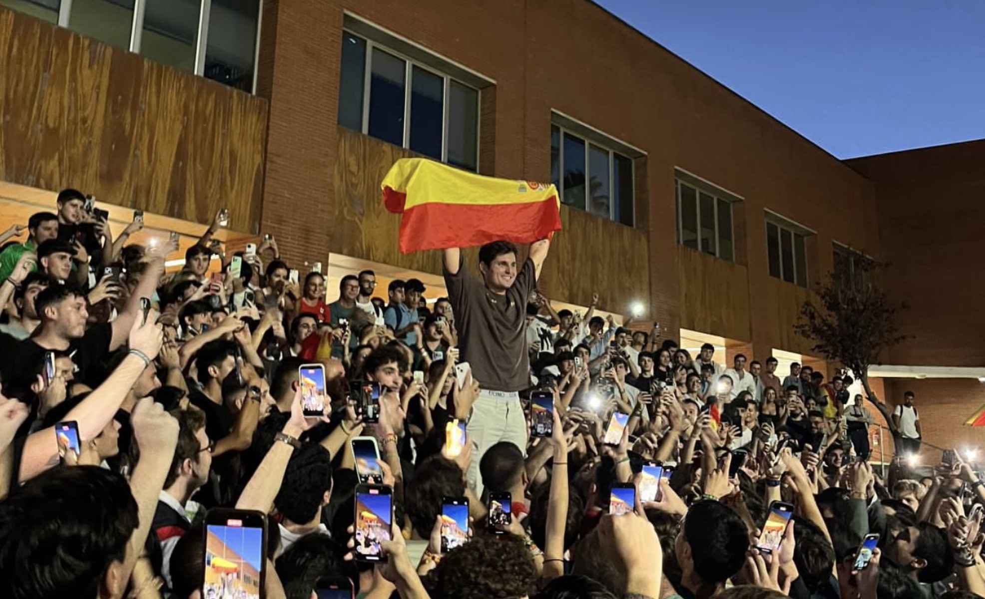 Vito Quiles, en la Universidad Pablo de Olavide de Sevilla, en una imagen de sus redes sociales. Vito Quiles, en la Universidad Pablo de Olavide de Sevilla, en una imagen de sus redes sociales.