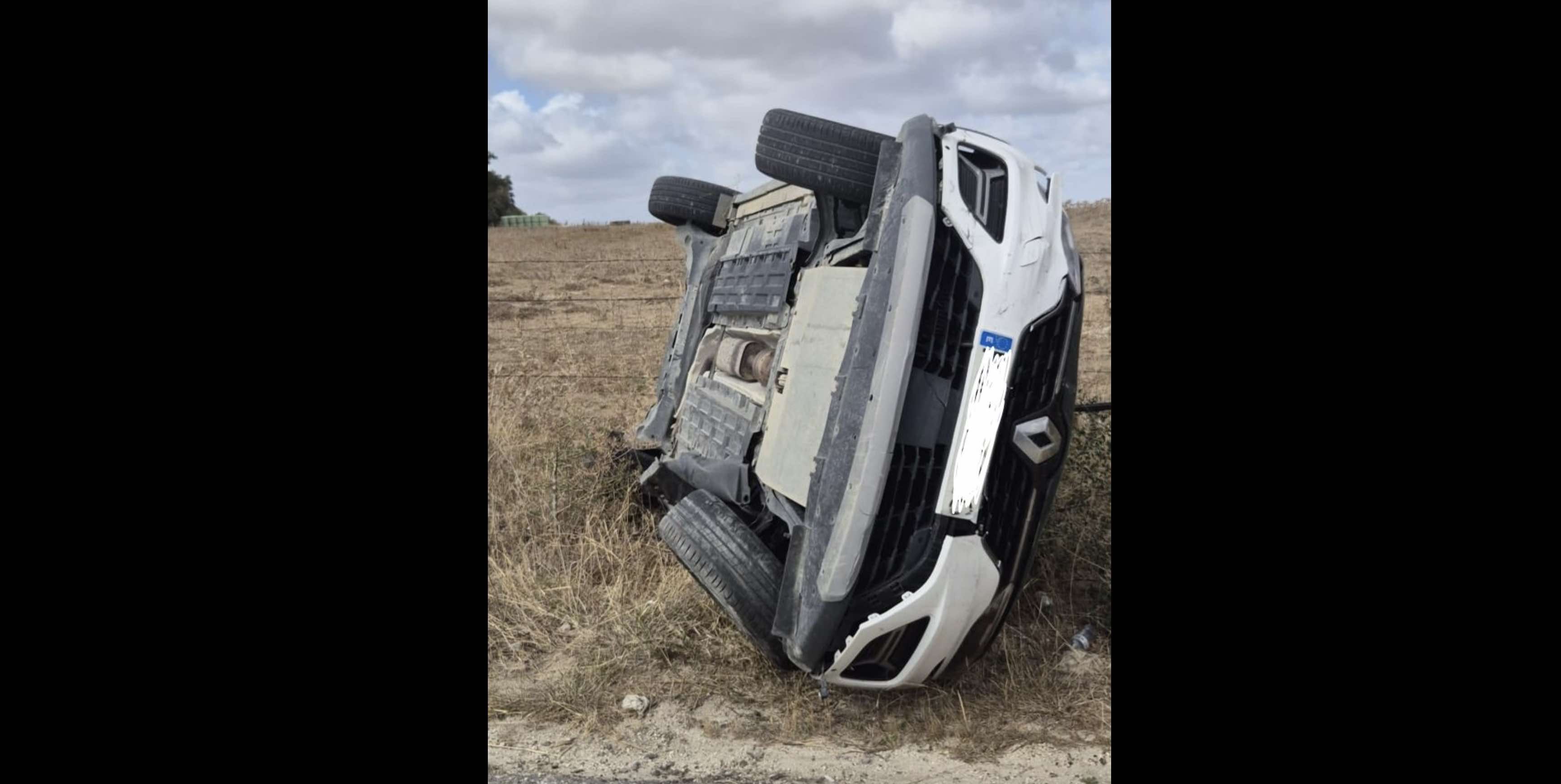 Así ha acabado un coche de la Guardia Civil tras una persecución con narcos en Tarifa.