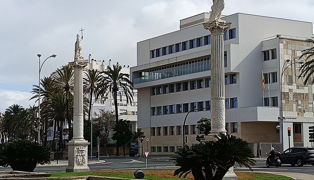 Triunfos de los Patronos de Cádiz, visión posterior.