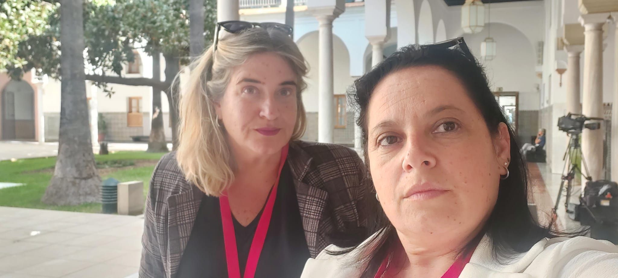 Representantes de UGT, en el Parlamento andaluz, para tratar el ERE en The Phone House.