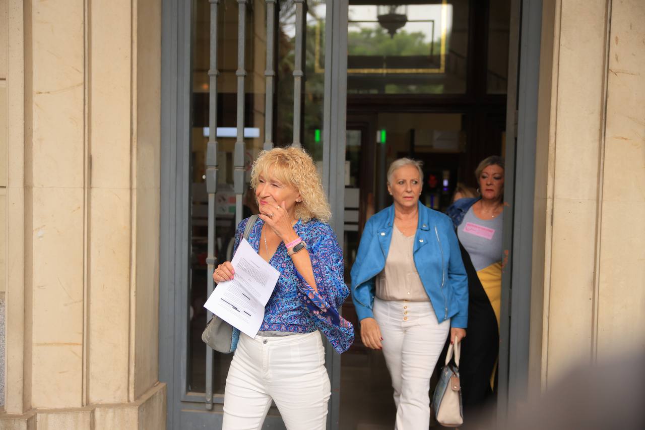 Dirigentes de Amama saliendo del juzgado. Dirigentes de Amama saliendo del juzgado.