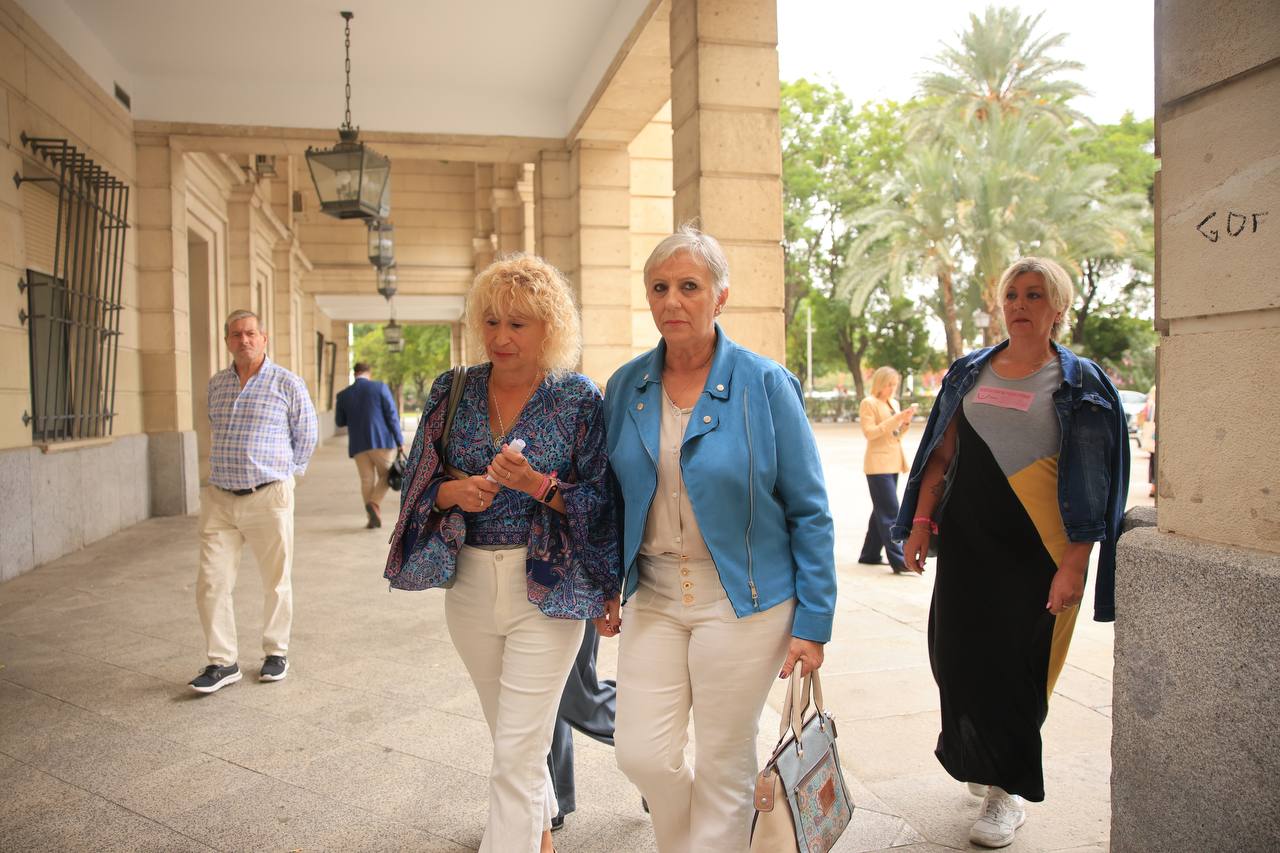 Dirigentes de Amama en el juzgado de Sevilla. Dirigentes de Amama en el juzgado de Sevilla.