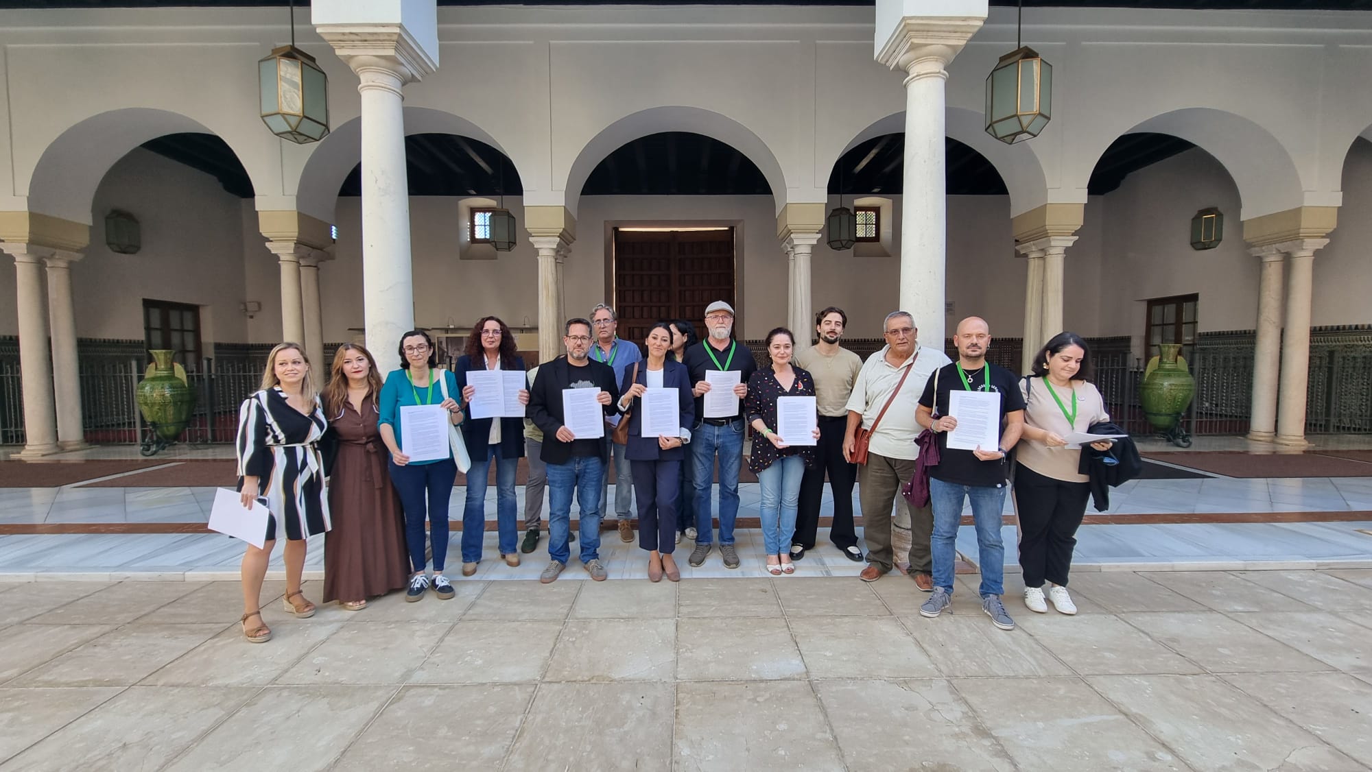 El colectivo, en el Parlamento.