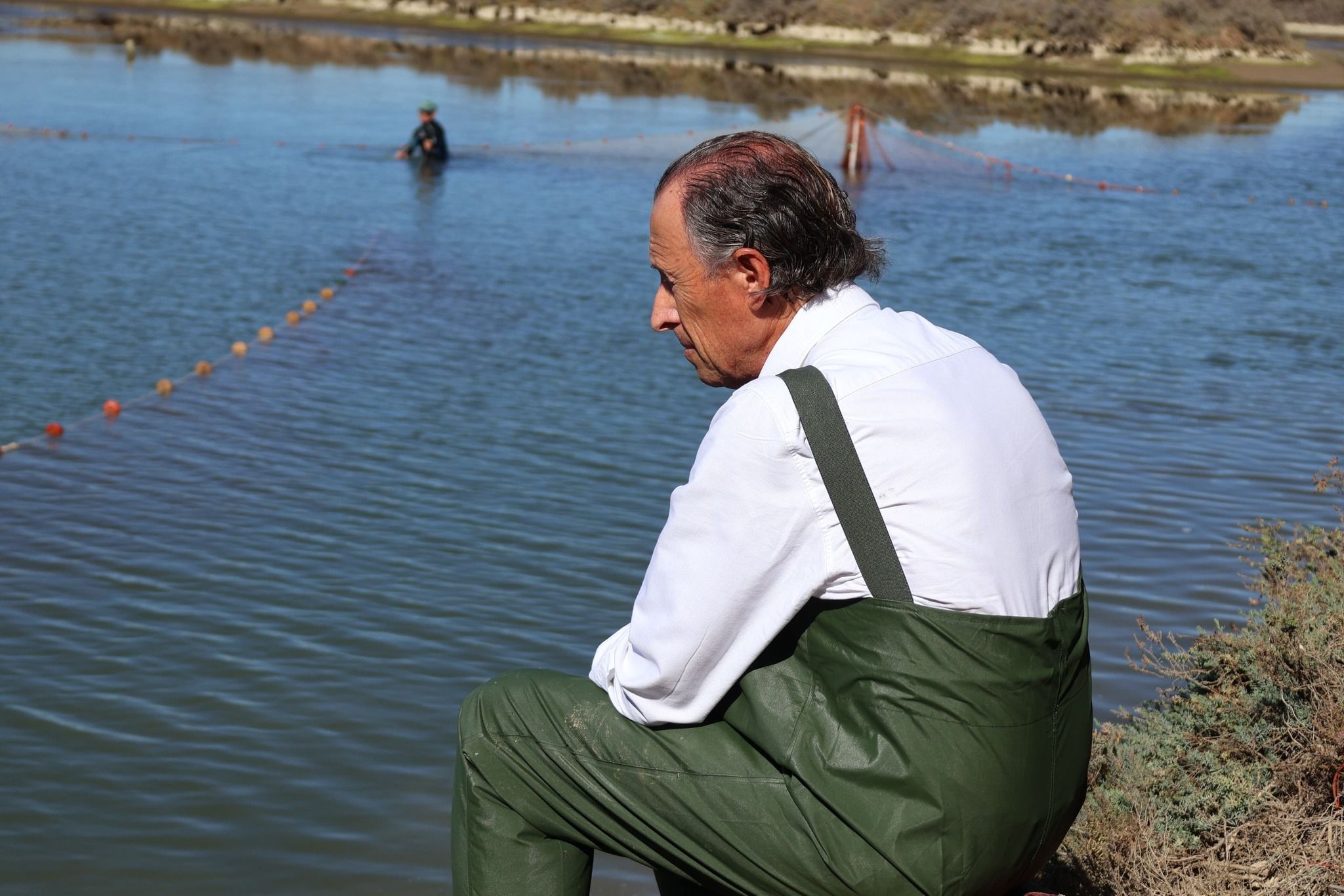 José María Roman, alcalde de Chiclana, despesque