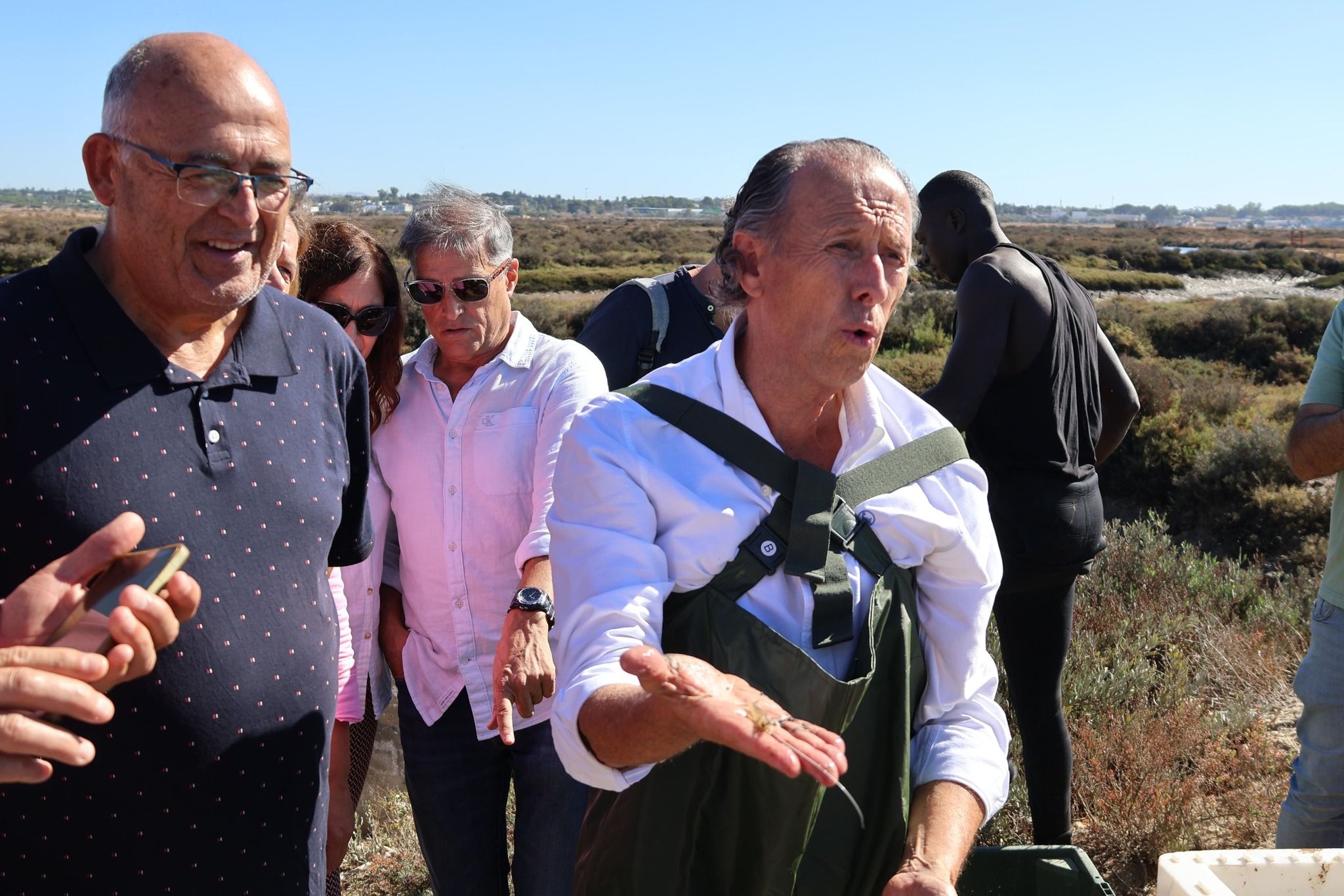 José María Roman, alcalde de Chiclana, despesque