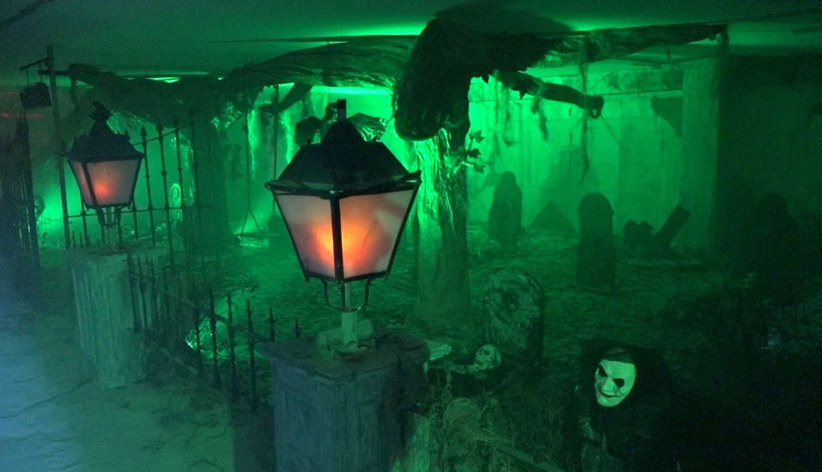 Ambientación del pasaje del terror.