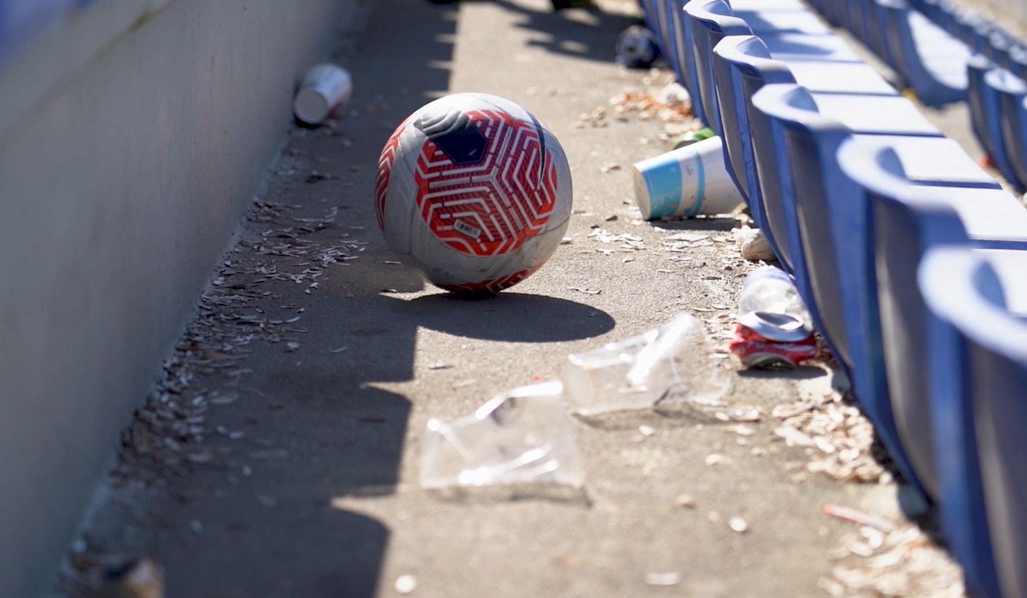 Una campaña para mantener limpio el complejo deportivo de La Granja en Jerez.