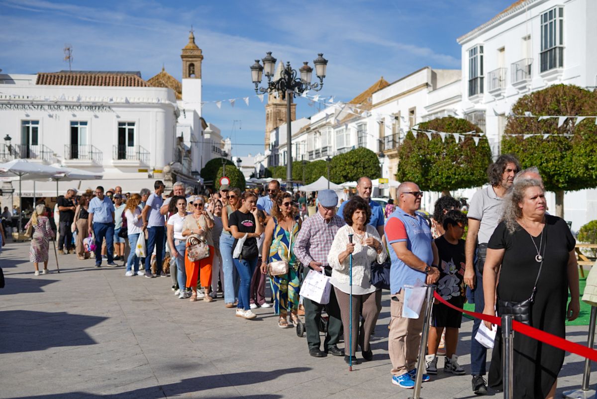 Colas para las degustaciones de la VIII Feria del Dulce y el Pan de Medina Sidonia. Colas para las degustaciones de la VIII Feria del Dulce y el Pan de Medina Sidonia.