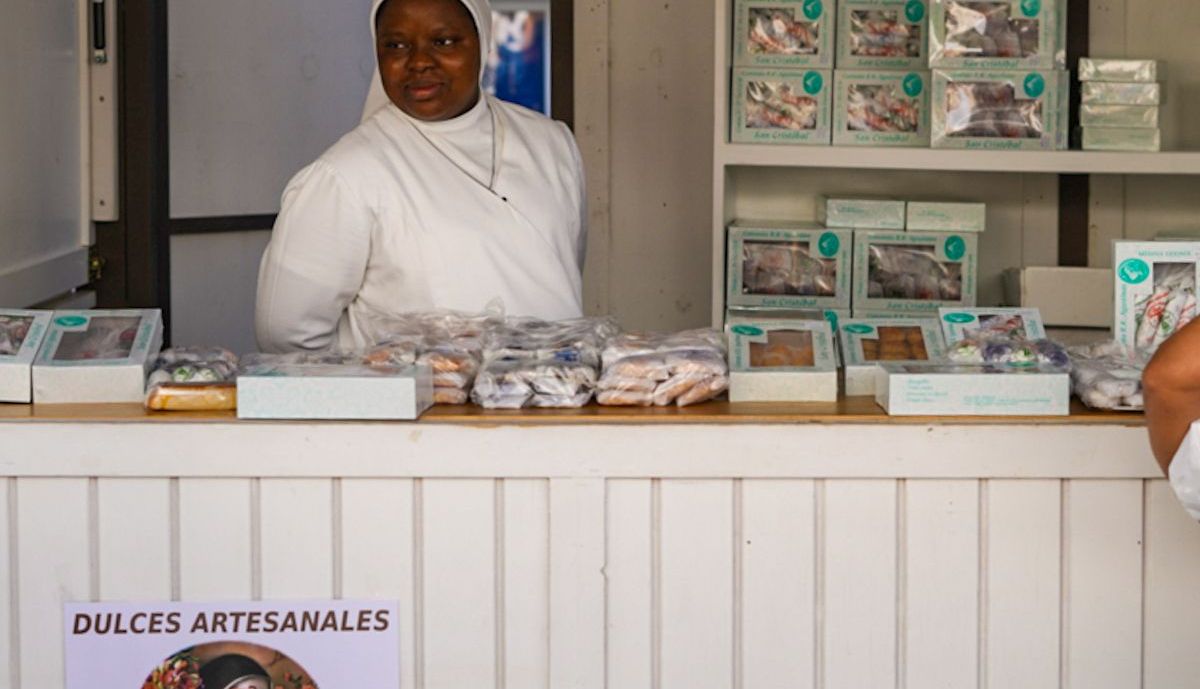 Puesto de dulces de las monjas de San Cristóbal y Santa Rita de Medina.