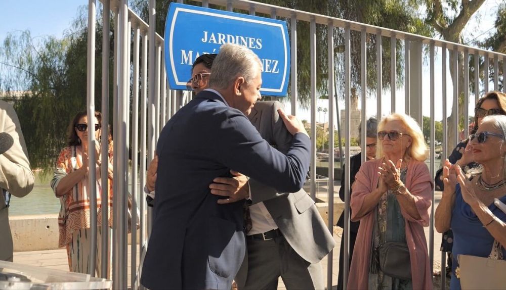 Un momento de la inauguración de los jardines.
