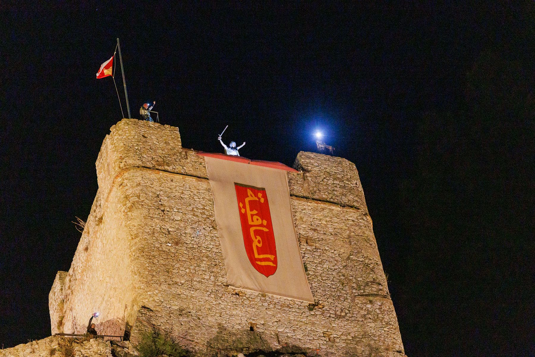 Más de 250 personas participan en la recreación de la Toma de la Villa de Zahara de la Sierra.
