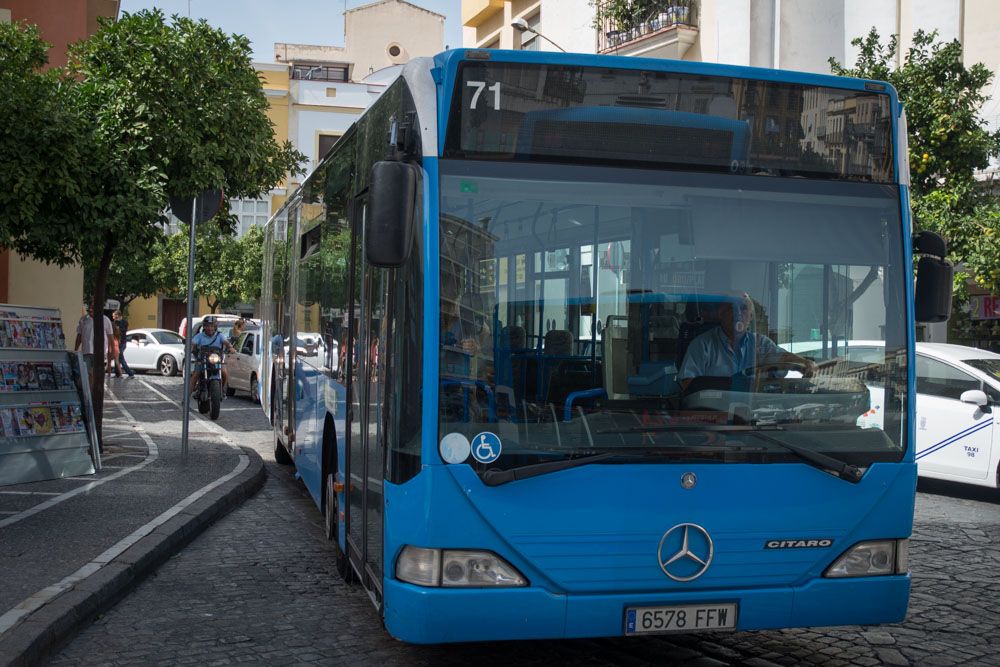 Un autobús urbano, uno de los servicios que gestiona Comujesa. 