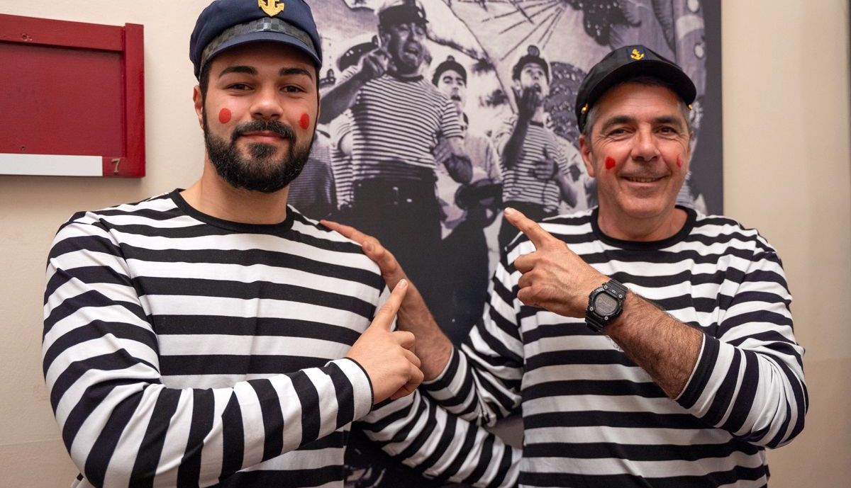 AUTORES CARNAVAL  MARIO RODRIGUEZ PARRA E HIJO (su padre en la foto en la comaparsa hombres del mar Paco Alba )