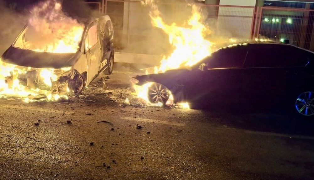 Coches ardiendo en Sanlúcar.